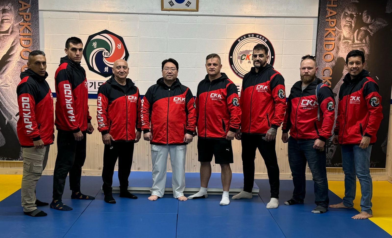 Maestro Javier Busto entrenando en korea , dojang central CKA 